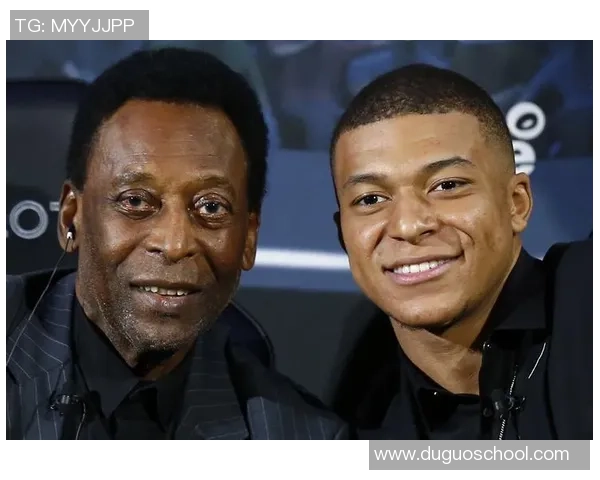 全球足球巅峰对决 世界十大球星同框合影震撼全场